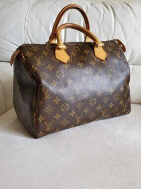Authentic Louis Vuitton Monogram Speedy 30 (2005) – Excellent Condition